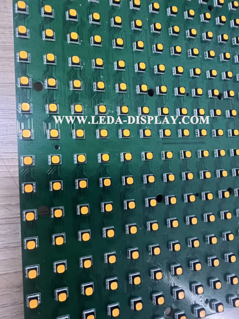 P10 Outdoor SMD Amber High Brightness (9500nits) LED Display | VMS Yellow Color LED Screen